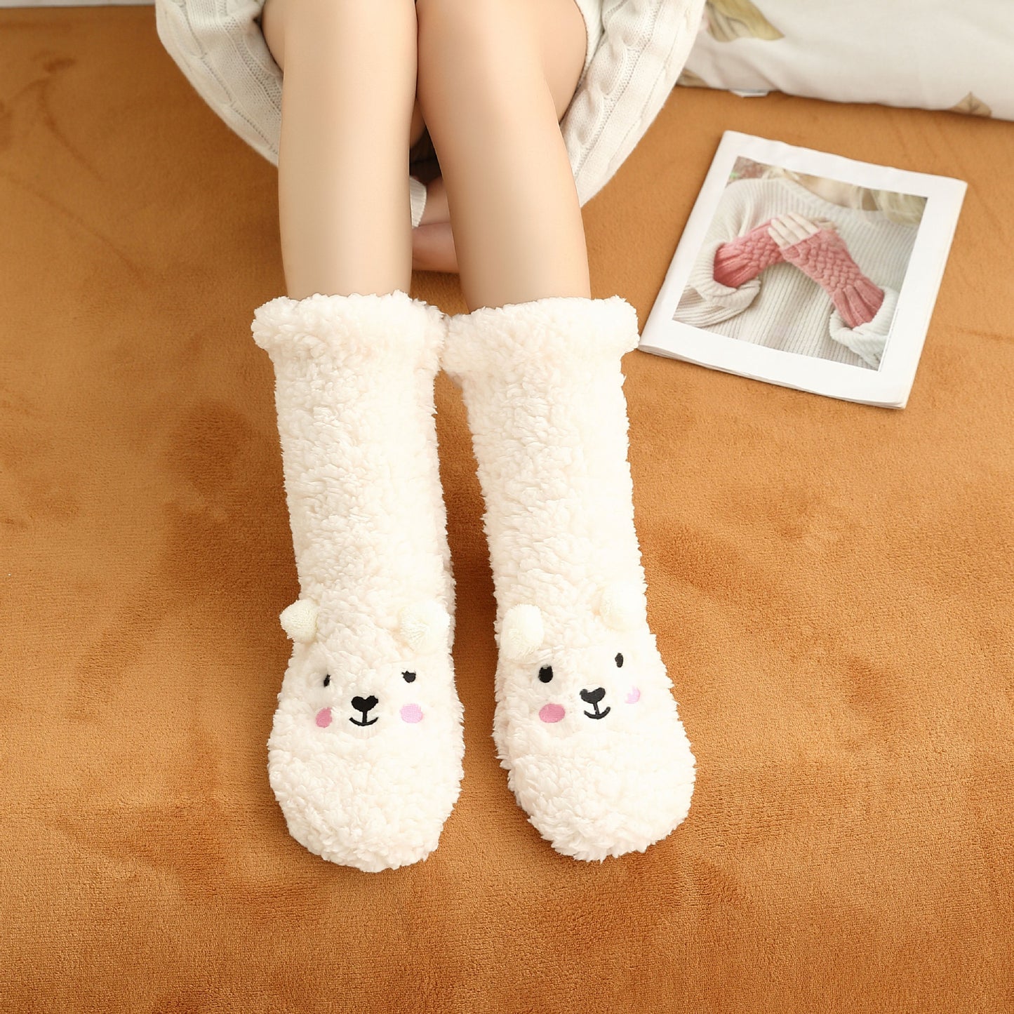 Chaussettes en Peluche Douces et Mignonnes – Confort et Style pour l’Hiver